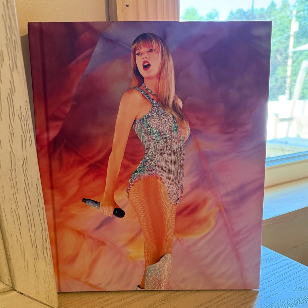 Taylor Swift | The Eras Tour Book